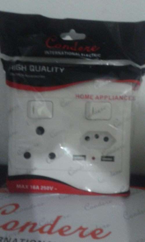 wall plug with 2 x usb ports