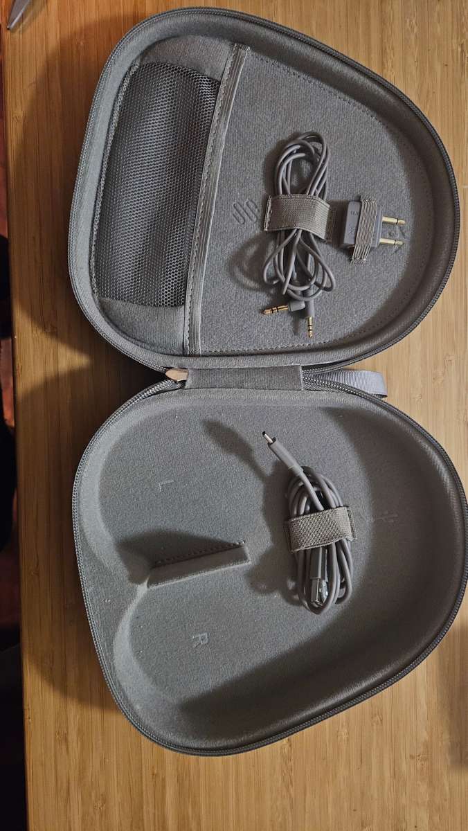 BRAND NEW CONDITION Sennheiser MOMENTUM 4 Noise-Cancelling Wireless Over-Ear Headphones - White