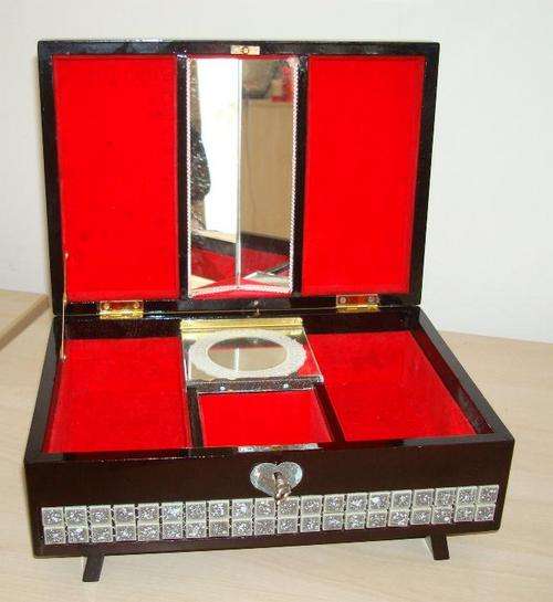 Beautiful Old Musical Jewelry Box with Key