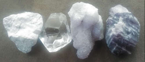 4 Large Stones that  Vibrates at a very high frequency, which promotes super-consciousness.