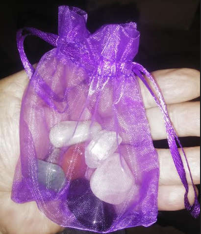 7 Crystals For Manifesting Your Desires comes with bag
