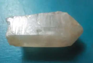 Quartz point , purifying energy, powerful crystal with a restorative and amplifying energy