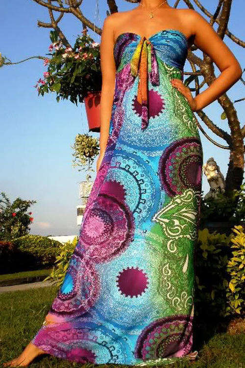 Stunning Maxi dress Available in MEDIUM (size 8-10)