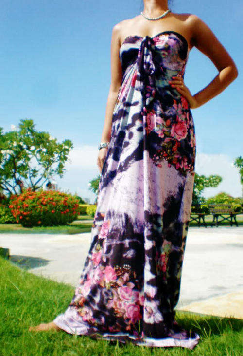 Stunning  maxi dress Available in small to medium (size 8-10)