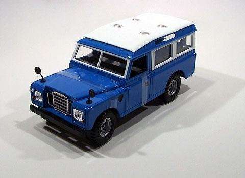 Bburago Diecast Model - Classic Land Rover (1:24)