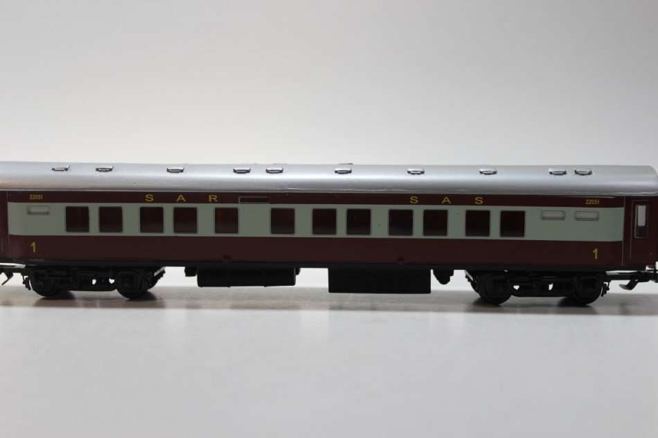 SARM :) 1st Class Transkaroo Coach ( Kadee Couplers)