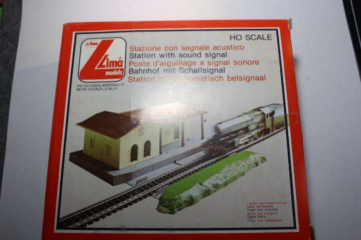 Lima : Station with Sound Signal (New)