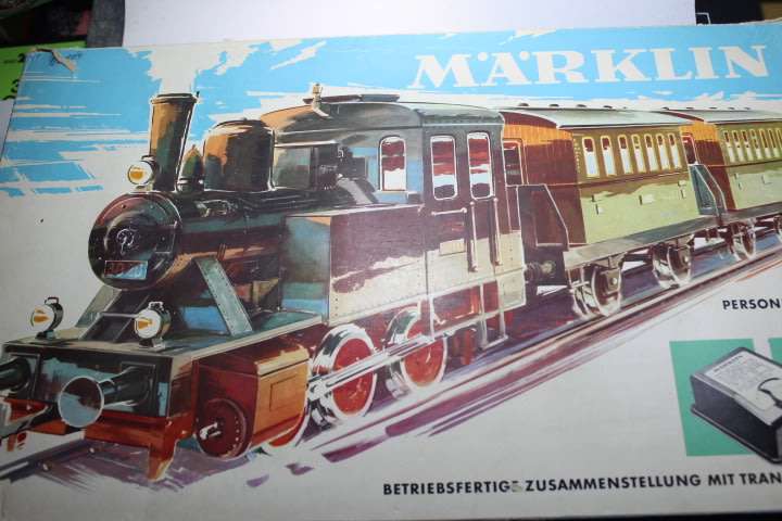 Marklin : Steam Engine and Coach Set ( 3 Rail)