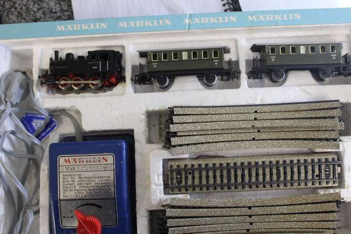 Marklin : Steam Engine and Coach Set ( 3 Rail)