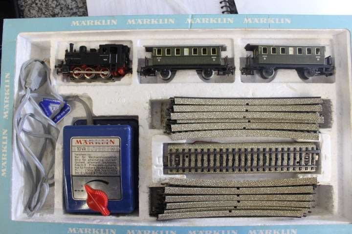 Marklin : Steam Engine and Coach Set ( 3 Rail)