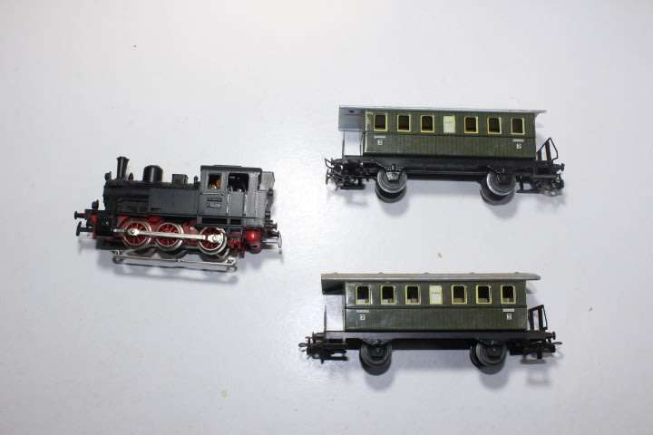 Marklin : Steam Engine and Coach Set ( 3 Rail)