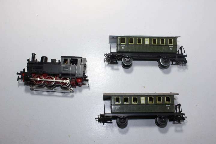 Marklin : Steam Engine and Coach Set ( 3 Rail)