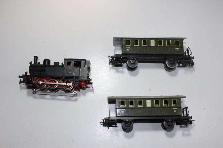Marklin : Steam Engine and Coach Set ( 3 Rail)