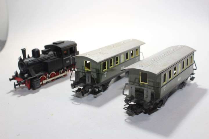 Marklin : Steam Engine and Coach Set ( 3 Rail)