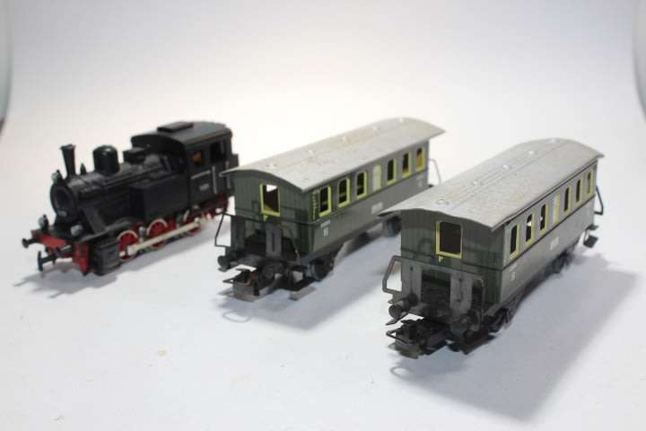 Marklin : Steam Engine and Coach Set ( 3 Rail)
