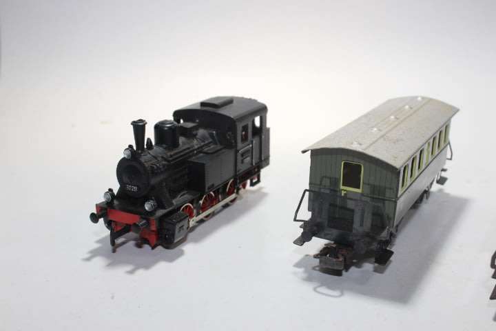 Marklin : Steam Engine and Coach Set ( 3 Rail)