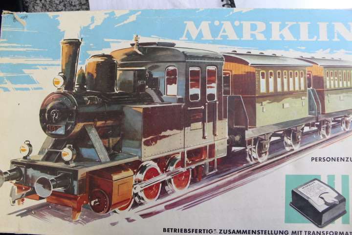 Marklin : Steam Engine and Coach Set ( 3 Rail)