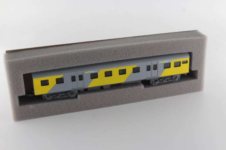 SARM: Metro Plus Suburban Passenger Coach (Lima Couplers)