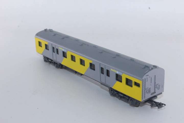 SARM: Metro Plus Suburban Passenger Coach (Lima Couplers)