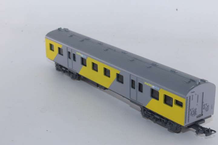 SARM: Metro Plus Suburban Passenger Coach (Lima Couplers)