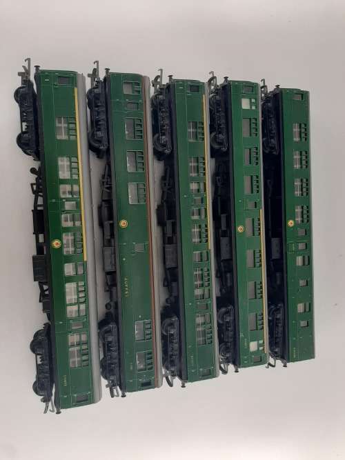 5 x Triang Passenger Coaches