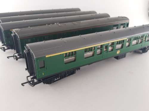 5 x Triang Passenger Coaches