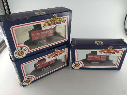 Bachmann : 3 x Stafford Salt Wagons