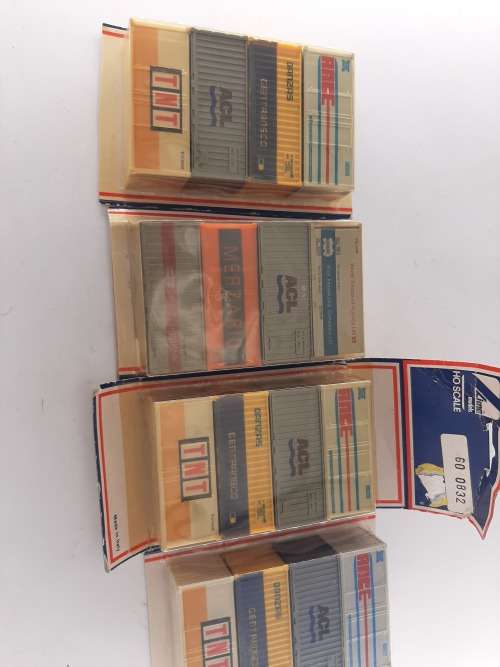 Lima : 4 x 6m Shipping Containers