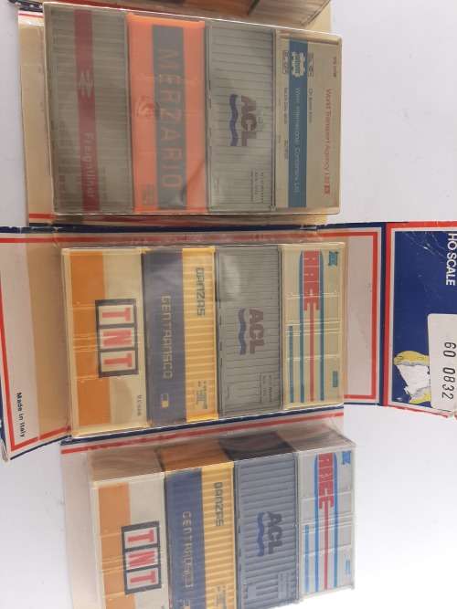 Lima : 4 x 6m Shipping Containers