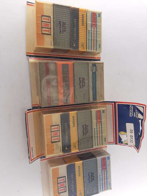 Lima : 4 x 6m Shipping Containers