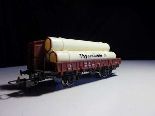 Lima : Flatbed with pipe load