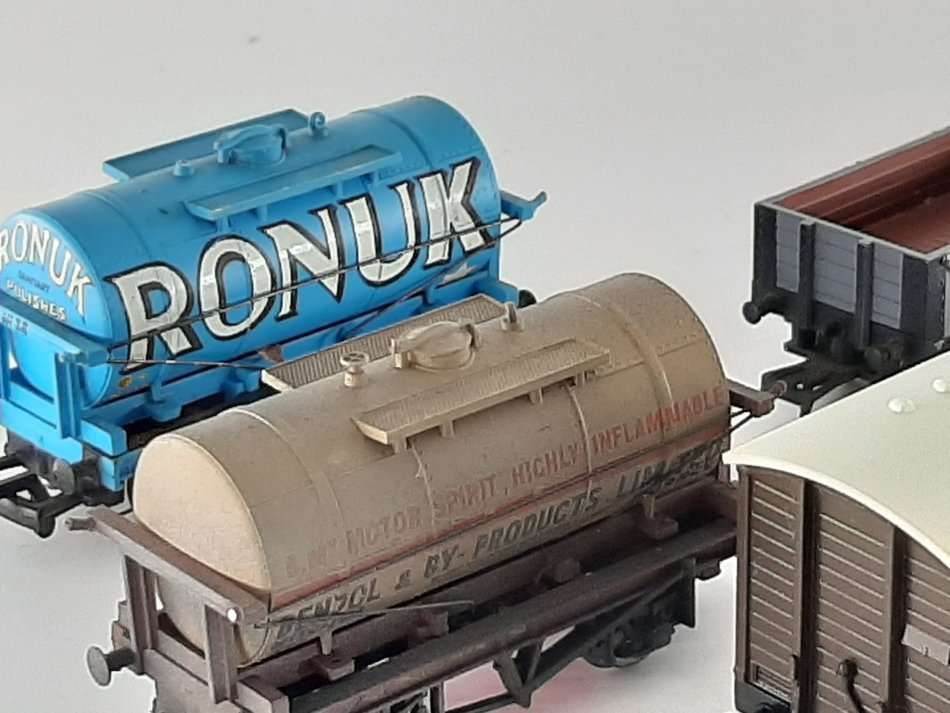 5 x Hornby Wagons