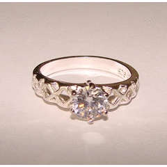 Beautiful 925 sterling silver engagement ring