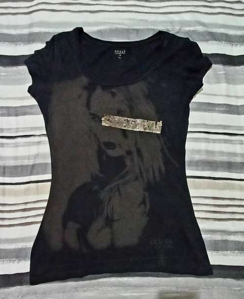 LADIES GUESS T SHIRT