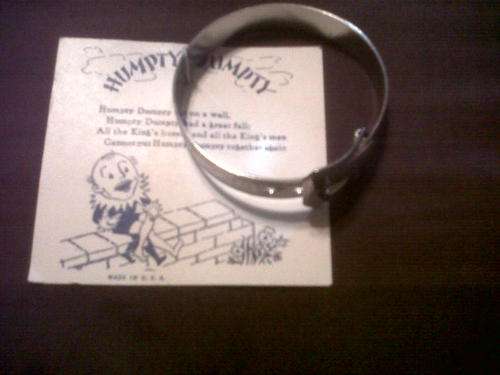 Beatifll silver coloured Vintage bangle for child