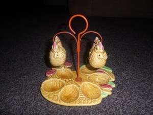 VINTAGE SALT & PEPPER STAND.