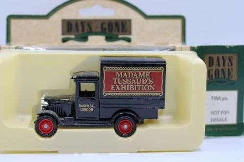 Lledo 1928 Chevrolet Box Van,1931 AEC Renown Double Deck Bus,1959 Morris LD150 Van