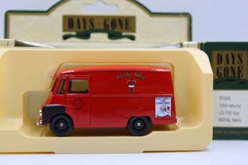 Lledo 1928 Chevrolet Box Van,1931 AEC Renown Double Deck Bus,1959 Morris LD150 Van