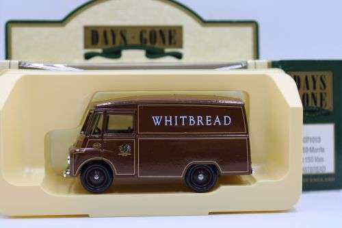 Lledo 1928 Chevrolet Box Van,1931 AEC Renown Double Deck Bus,1959 Morris LD150 Van