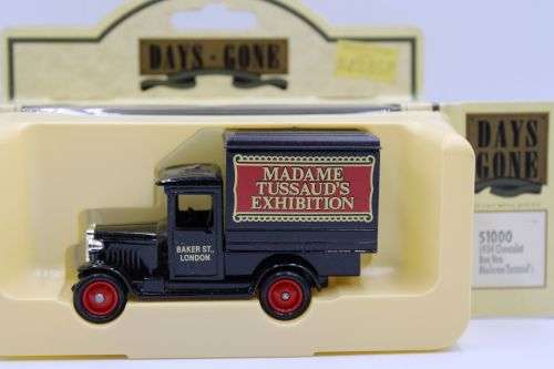 Lledo 1928 Chevrolet Box Van,1931 AEC Renown Double Deck Bus,1959 Morris LD150 Van