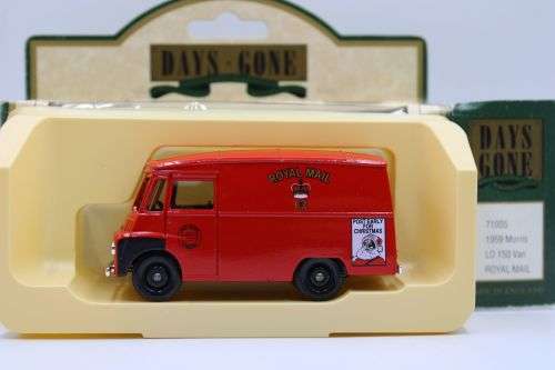 Lledo 1928 Chevrolet Box Van,1931 AEC Renown Double Deck Bus,1959 LD150 Morris Van