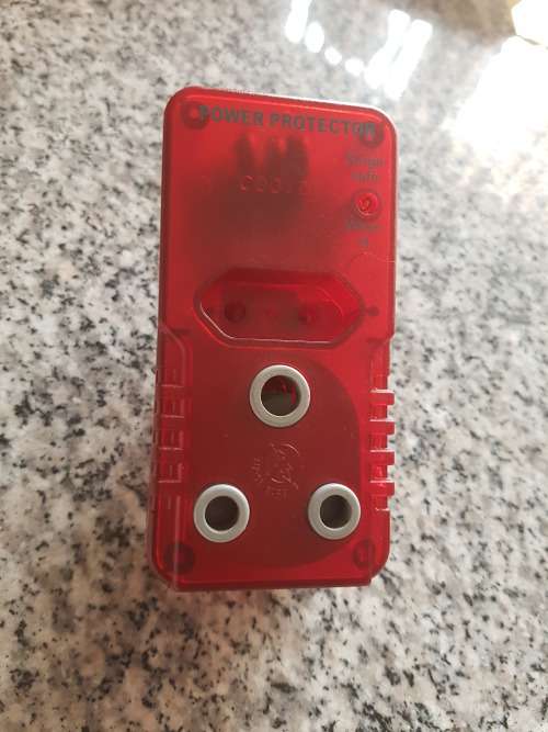 ELLIES SURGE SAFE POWER PROTECTOR PLUG