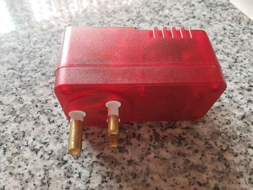 ELLIES SURGE SAFE POWER PROTECTOR PLUG