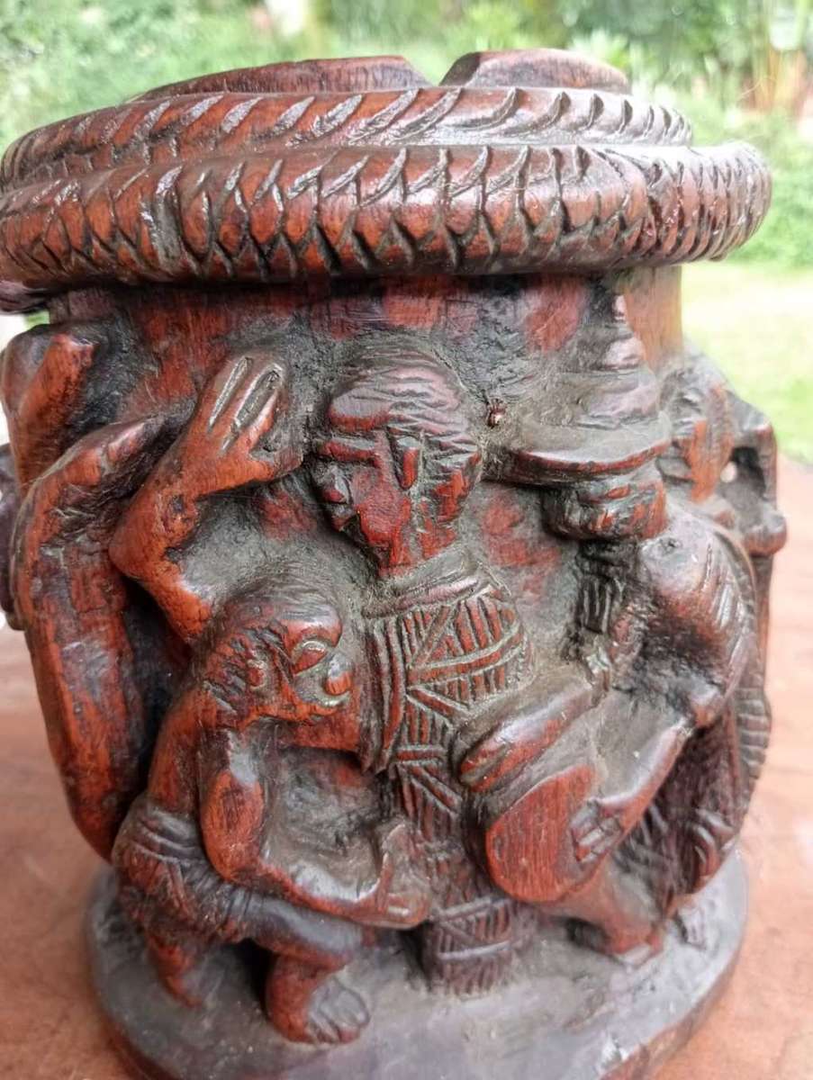 Wooden trinket container