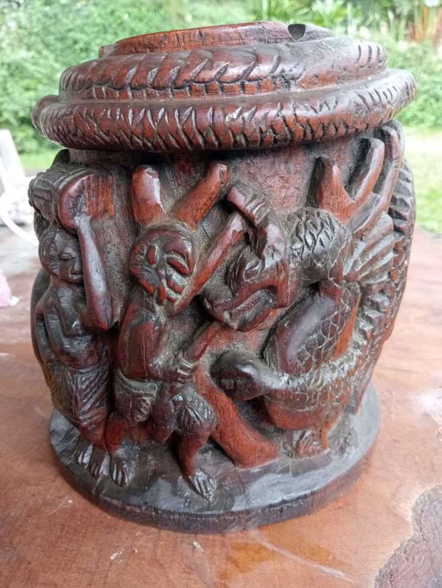 Wooden trinket container