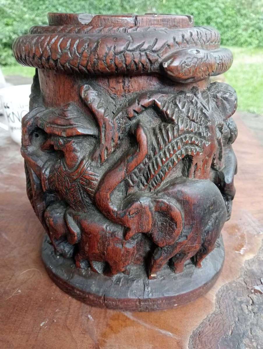 Wooden trinket container