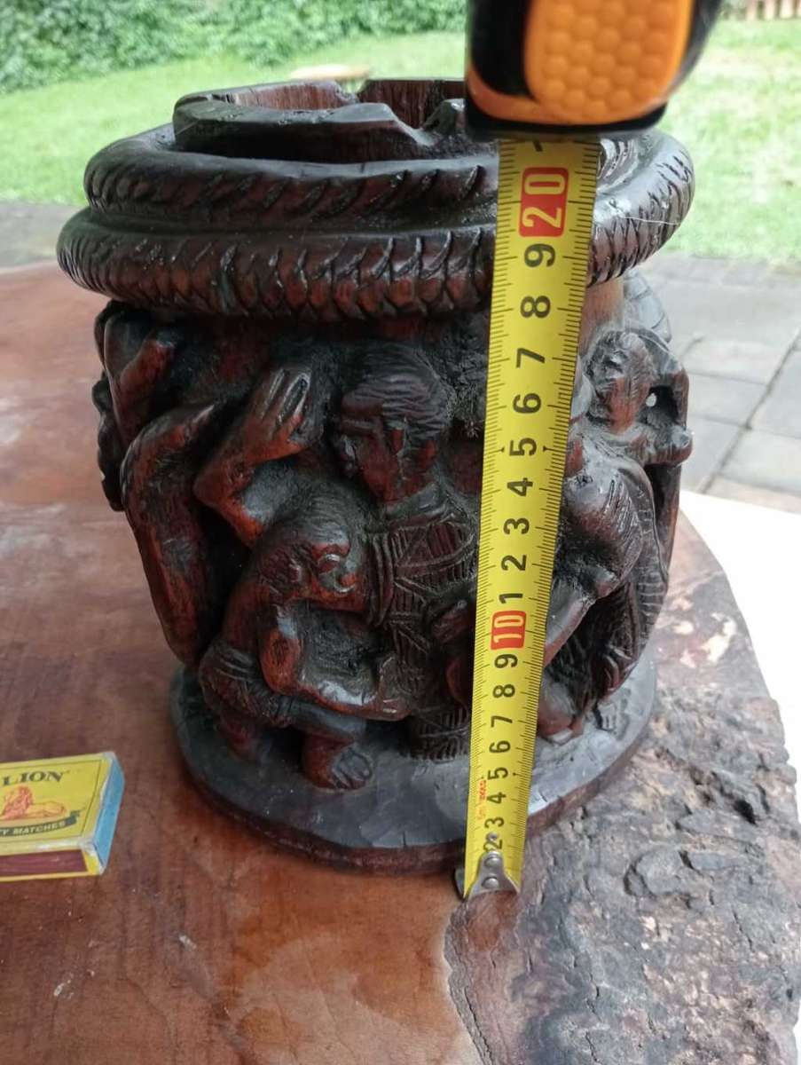 Wooden trinket container