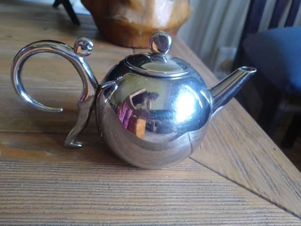 Carrol Boyes tea-pot for one