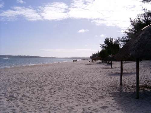 Bilene Club Lodge! 6 Sleeper Self catering beach front accomodation. 13 to 20 Jan