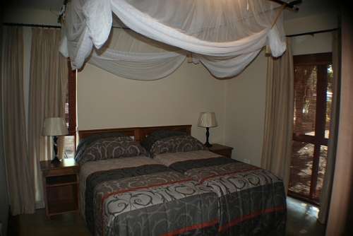 Bilene Club Lodge! 6 Sleeper Self catering beach front accomodation. 13 to 20 Jan